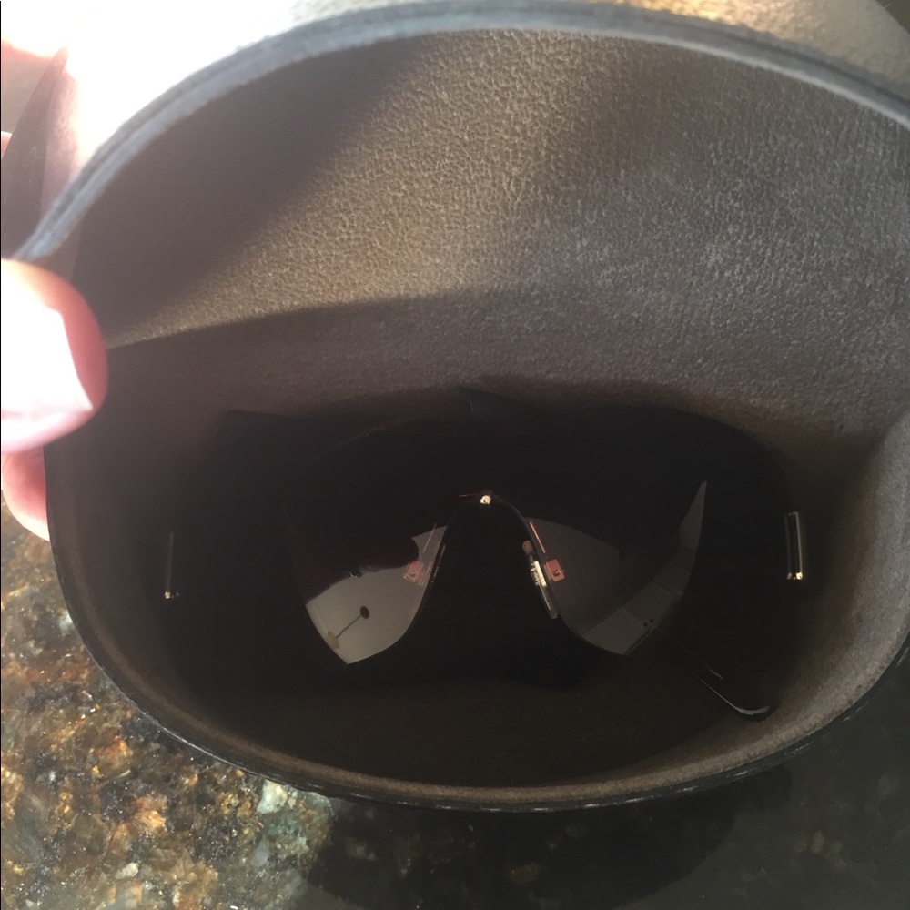 Authentic Burberry Sunglasses - Picture 14 of 14